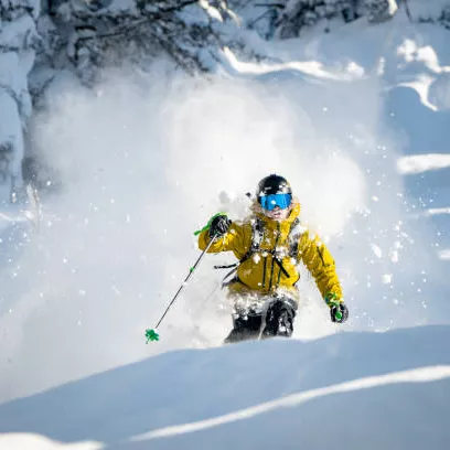 Journée ski hors-piste à Cauterets : neige fraîche et pentes engagées en toute sécurité.