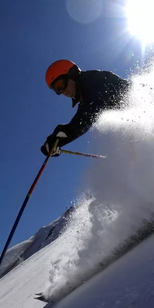 Freeride et sensations fortes sur les itin&eacute;raires hors-piste autour de Bar&egrave;ges et Luz-Saint-Sauveur.