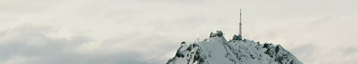Ski hors-piste depuis le Pic du Midi, avec d&eacute;part depuis La Mongie et le Grand Tourmalet.